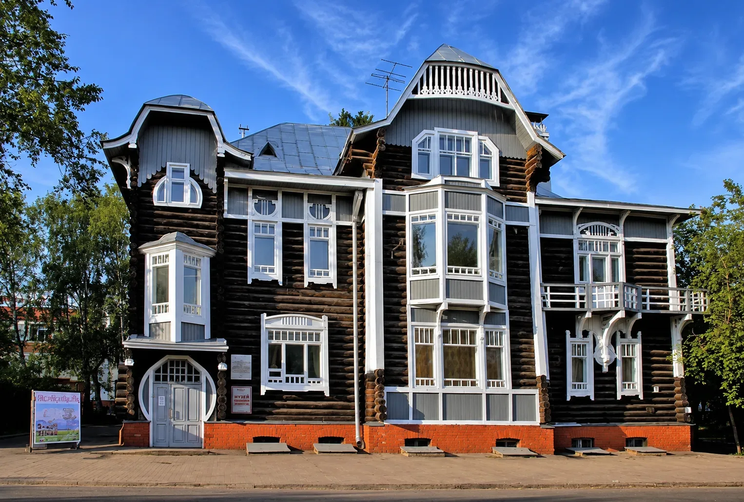Деревянный дом, ставший музеем в Томске